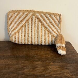 Shiraleah Natural Woven Clutch with Tassel – Boho Tan & White Bag